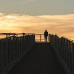 "Osamljen sem, kaj je narobe z mano?": kako se spopasti z občutki sramu zaradi odsotnosti bližnjih osamljen-sem-kaj-je-narobe-z-mano-kako-se-spopasti.jpg