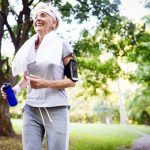 Strokovnjaki so poimenovali najzanesljivejši način za izgubo teže trebuha po 60. letu starosti Strokovnjaki so poimenovali najzanesljivejši način za izgubo teže trebuha po