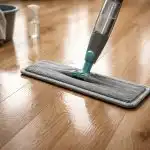 kako-za-vedno-ocistiti-laminatna-tla-brez-progastih-madezev-in.png