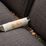 Pameten način za čiščenje drobtin s kavča v 30 sekundah brez sesalnika pameten-nacin-za-ciscenje-drobtin-s-kavca-v-30-sekundah.png