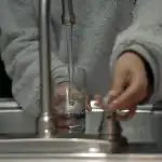 Reševanje kromirane mešalne pipe pred oblogami: domača sredstva za povrnitev sijaja brez poškodb resevanje-kromirane-mesalne-pipe-pred-oblogami-domaca-sredstva-za-povrnitev.jpg