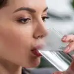 Štiri zdravnike smo vprašali, ali vroča voda pomaga pri hujšanju, in vsi so odgovorili enako. Štiri zdravnike smo vprašali, ali vroča voda pomaga pri hujšanju,