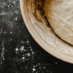 Trije nasveti profesionalnih kuharjev, s katerimi bo vaša velikonočna peka popolna trije-nasveti-profesionalnih-kuharjev-s-katerimi-bo-vasa-velikonocna-peka.webp.webp