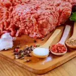 Veliko ljudi dela to napako pri gnetenju mletega mesa z rokami: za kaj gre veliko-ljudi-dela-to-napako-pri-gnetenju-mletega-mesa-z.webp.webp