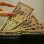 Zakaj govoriti o denarju, preden postane težava: hladni tuši za romantike zakaj-govoriti-o-denarju-preden-postane-tezava-hladni-tusi-za.jpg