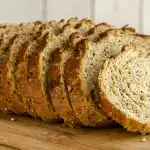 Kaj se zgodi s telesom, če jeste polnozrnati kruh: razlaga