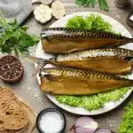 Kako marinirati skušo v steklenici: izpade kot dimljena skuša