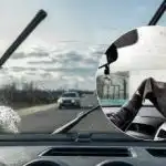 Popolnoma čisto in brez lis: kako preprosto očistiti notranjost vetrobranskega stekla avtomobila Popolnoma čisto in brez lis: kako preprosto očistiti notranjost vetrobranskega